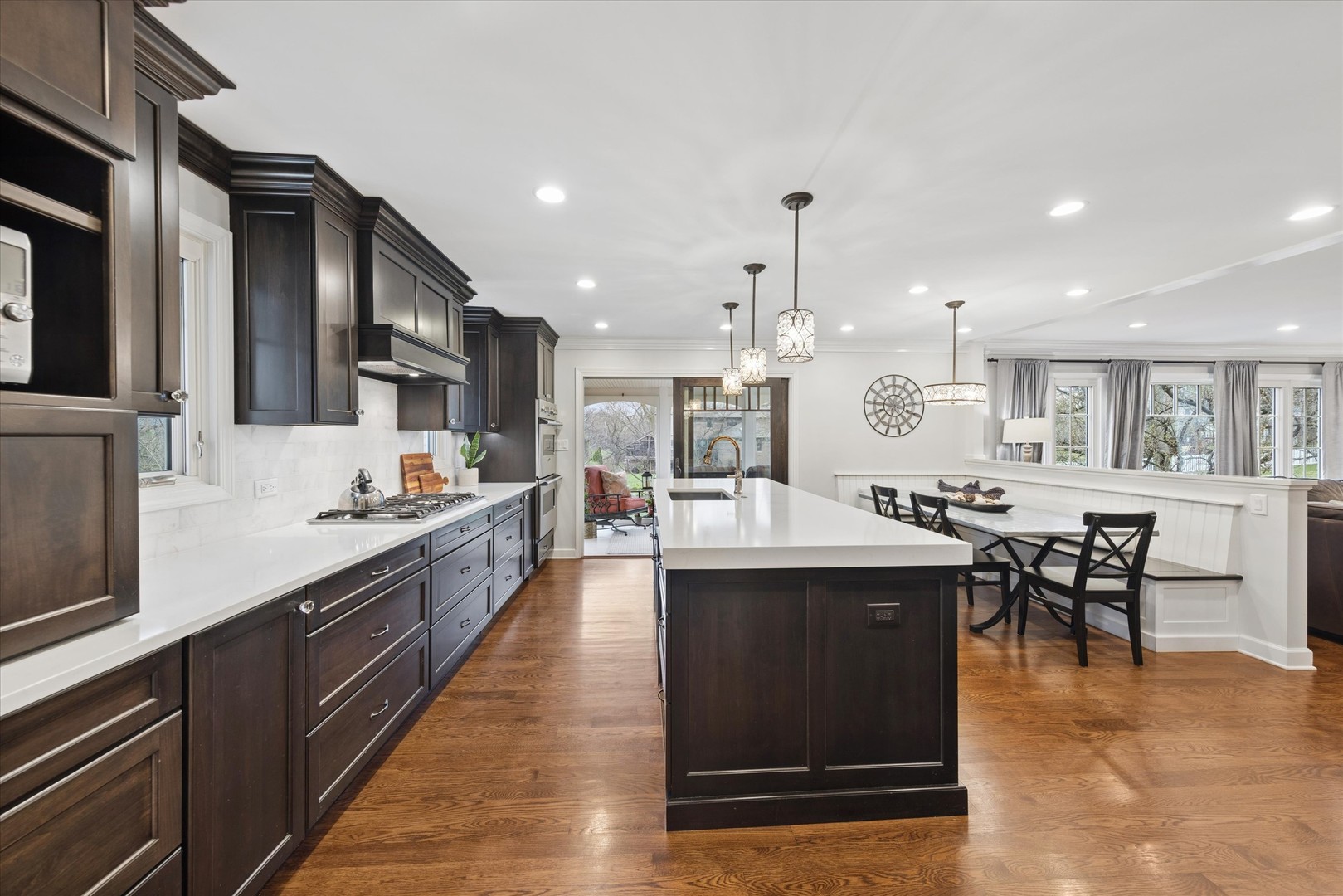 156 Sunset Avenue, Glen Ellyn, IL 60137