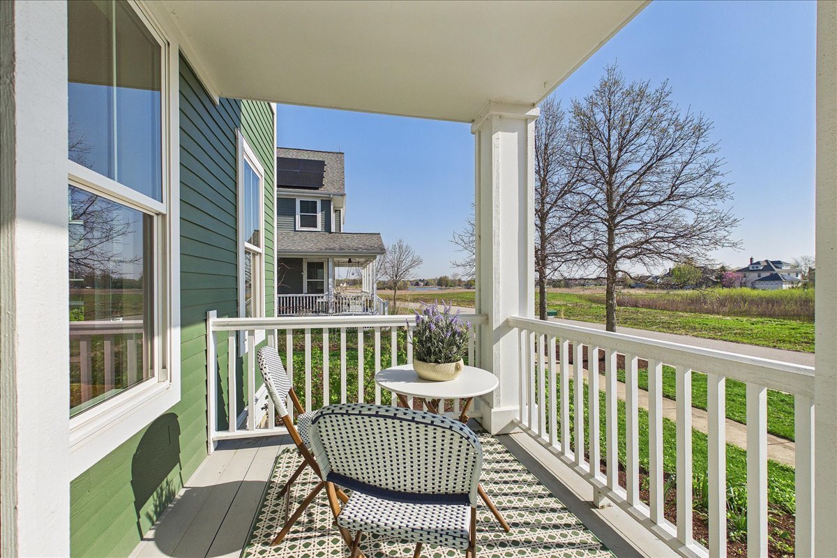 884 Blazing Star Road, Grayslake, IL 60030