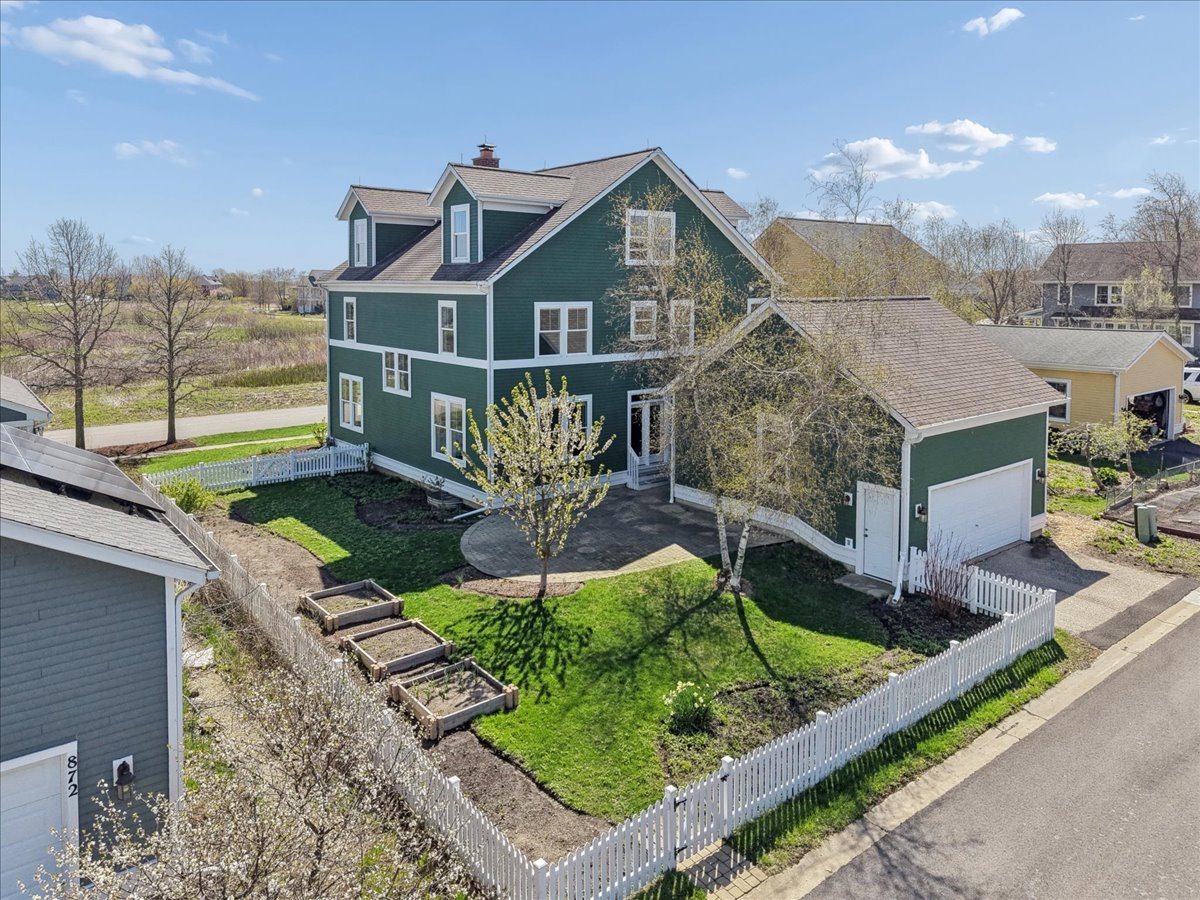 884 Blazing Star Road, Grayslake, IL 60030