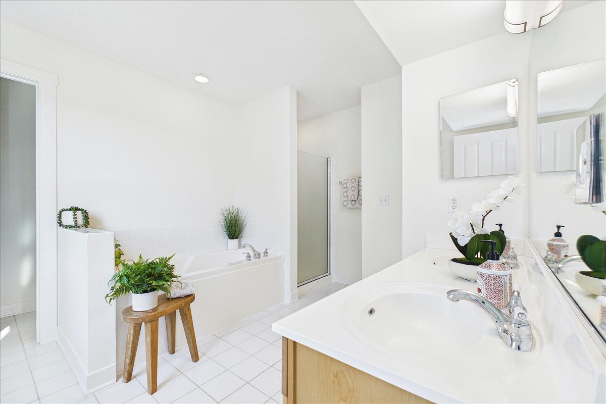 884 Blazing Star Road, Grayslake, IL 60030