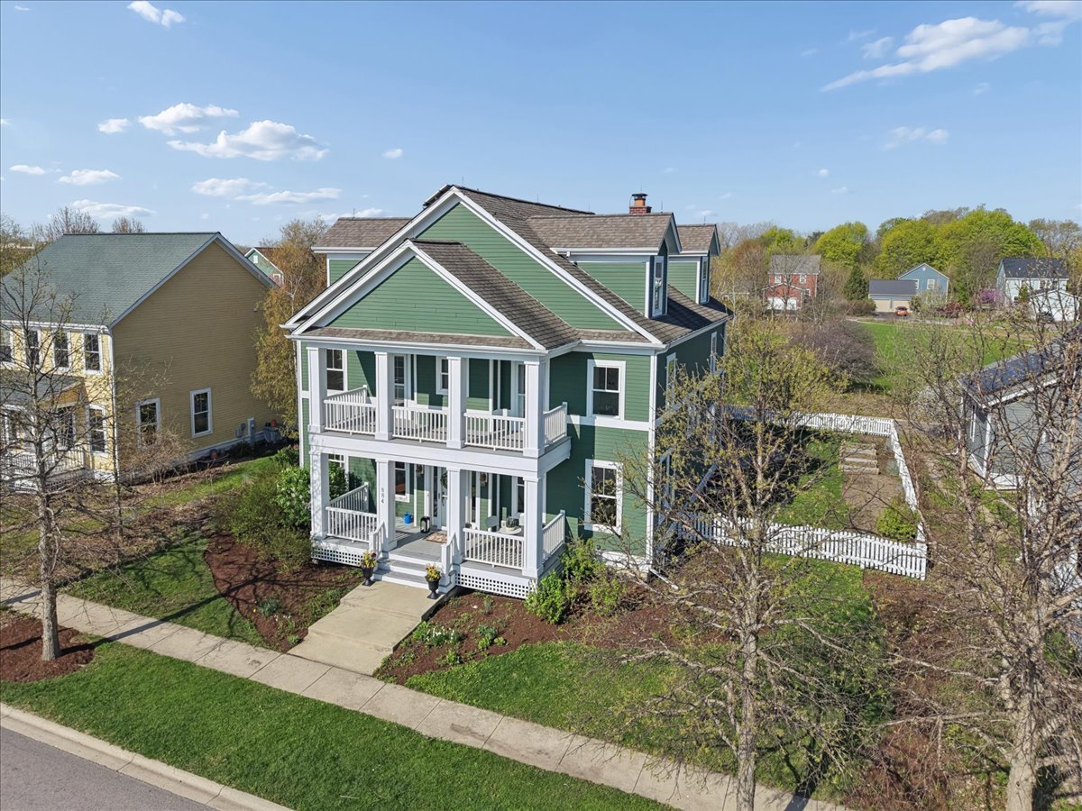 884 Blazing Star Road, Grayslake, IL 60030