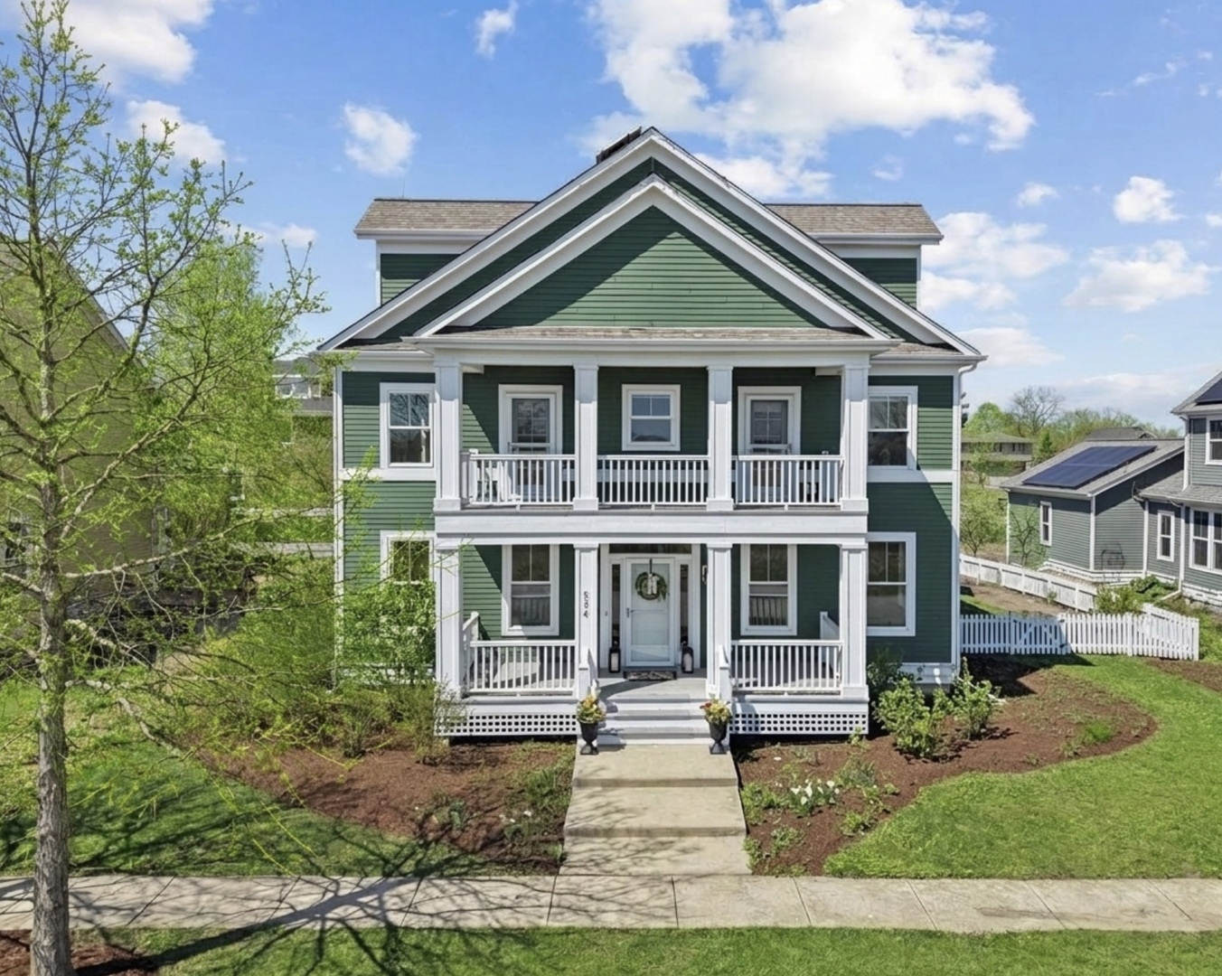 884 Blazing Star Road, Grayslake, IL 60030