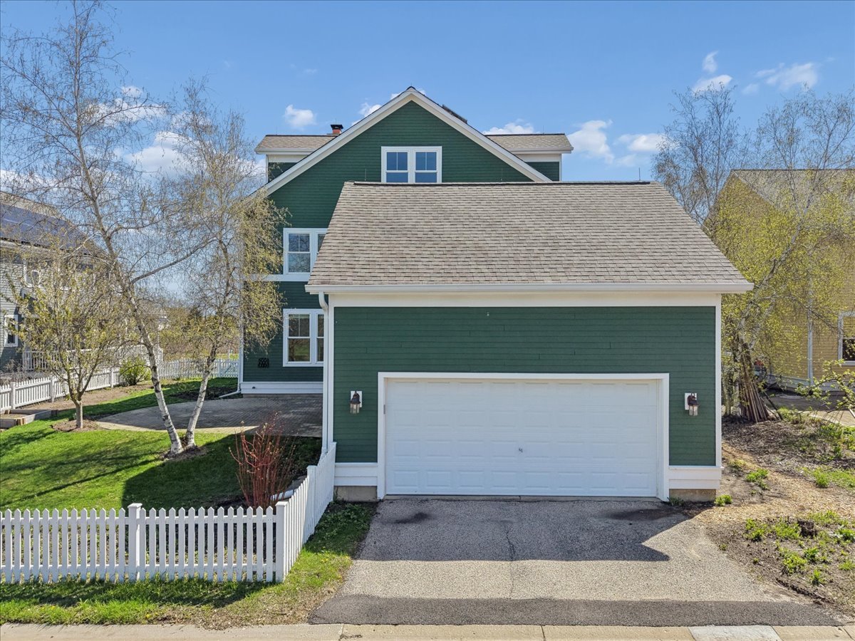 884 Blazing Star Road, Grayslake, IL 60030