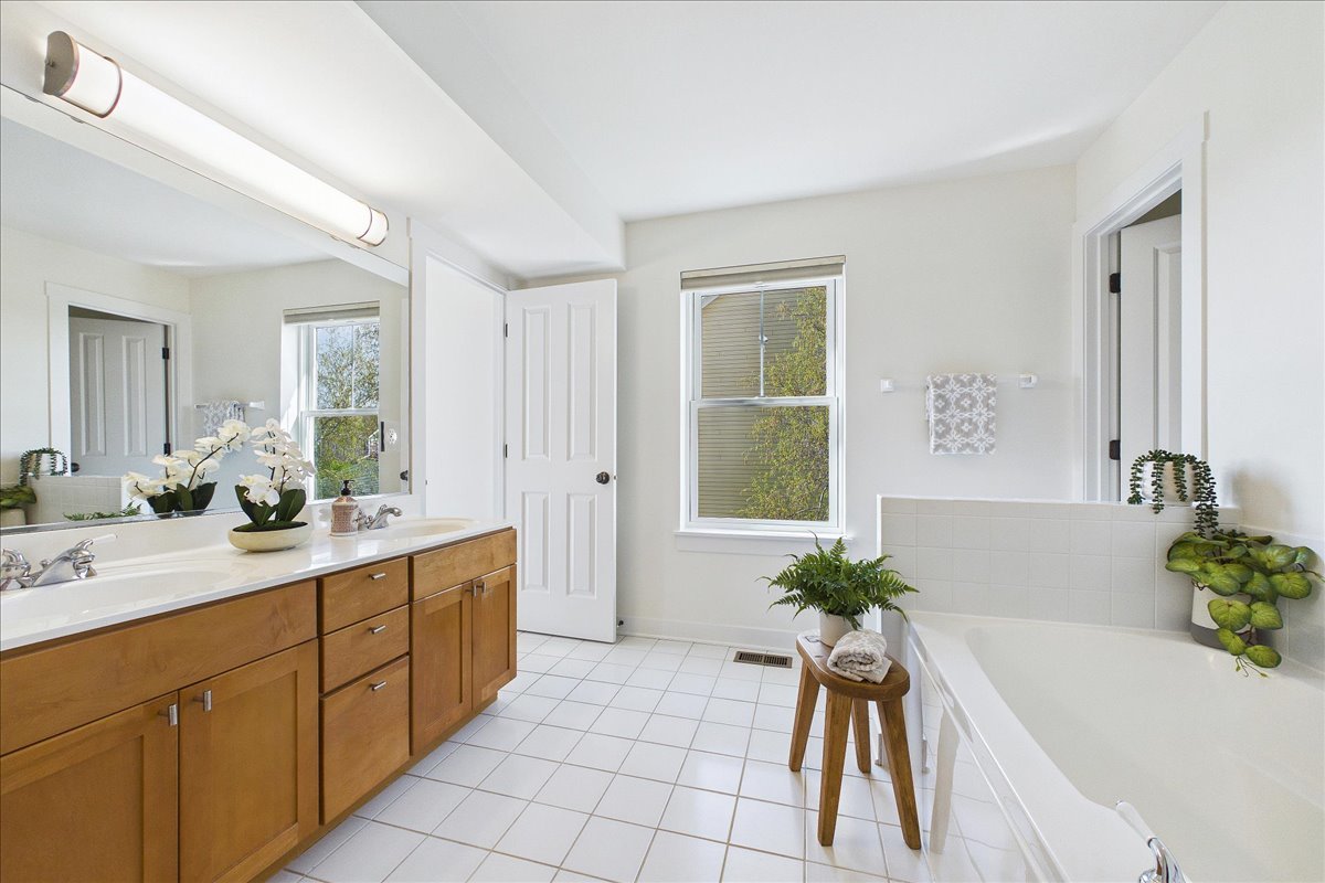 884 Blazing Star Road, Grayslake, IL 60030