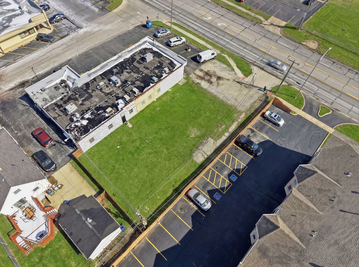 8404 S Roberts Road, Justice, IL 60458