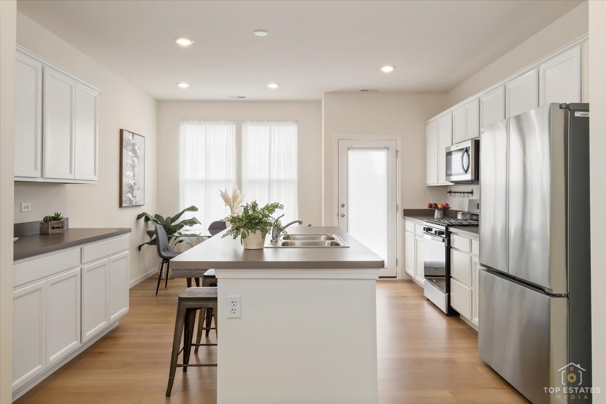 2739 Lawlor Lane, Naperville, IL 60564