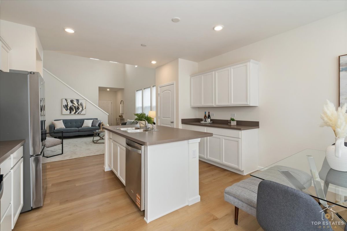 2739 Lawlor Lane, Naperville, IL 60564