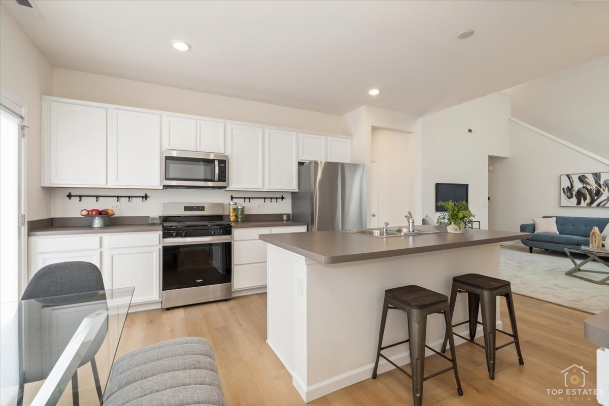 2739 Lawlor Lane, Naperville, IL 60564