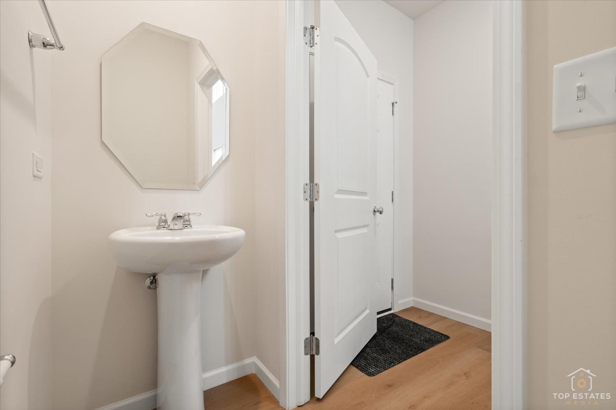 2739 Lawlor Lane, Naperville, IL 60564