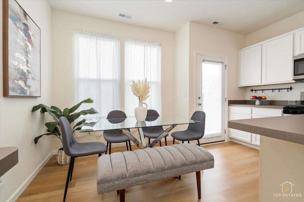 2739 Lawlor Lane, Naperville, IL 60564