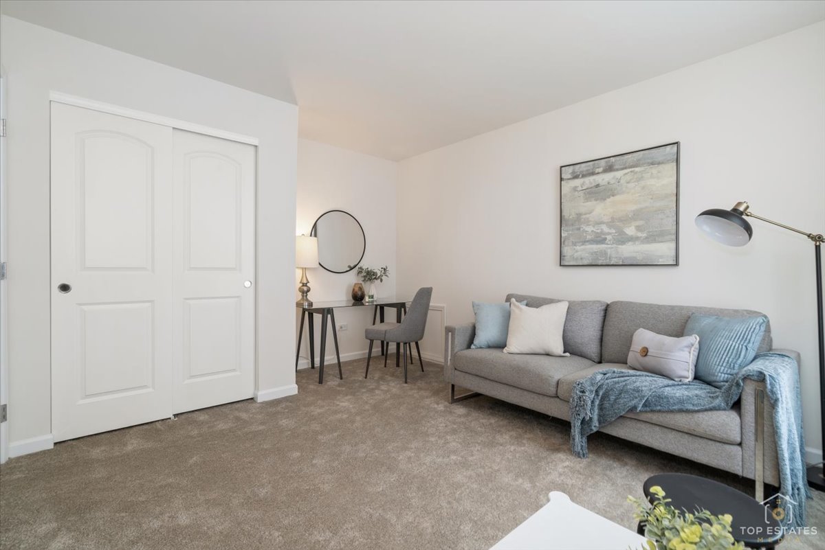 2739 Lawlor Lane, Naperville, IL 60564