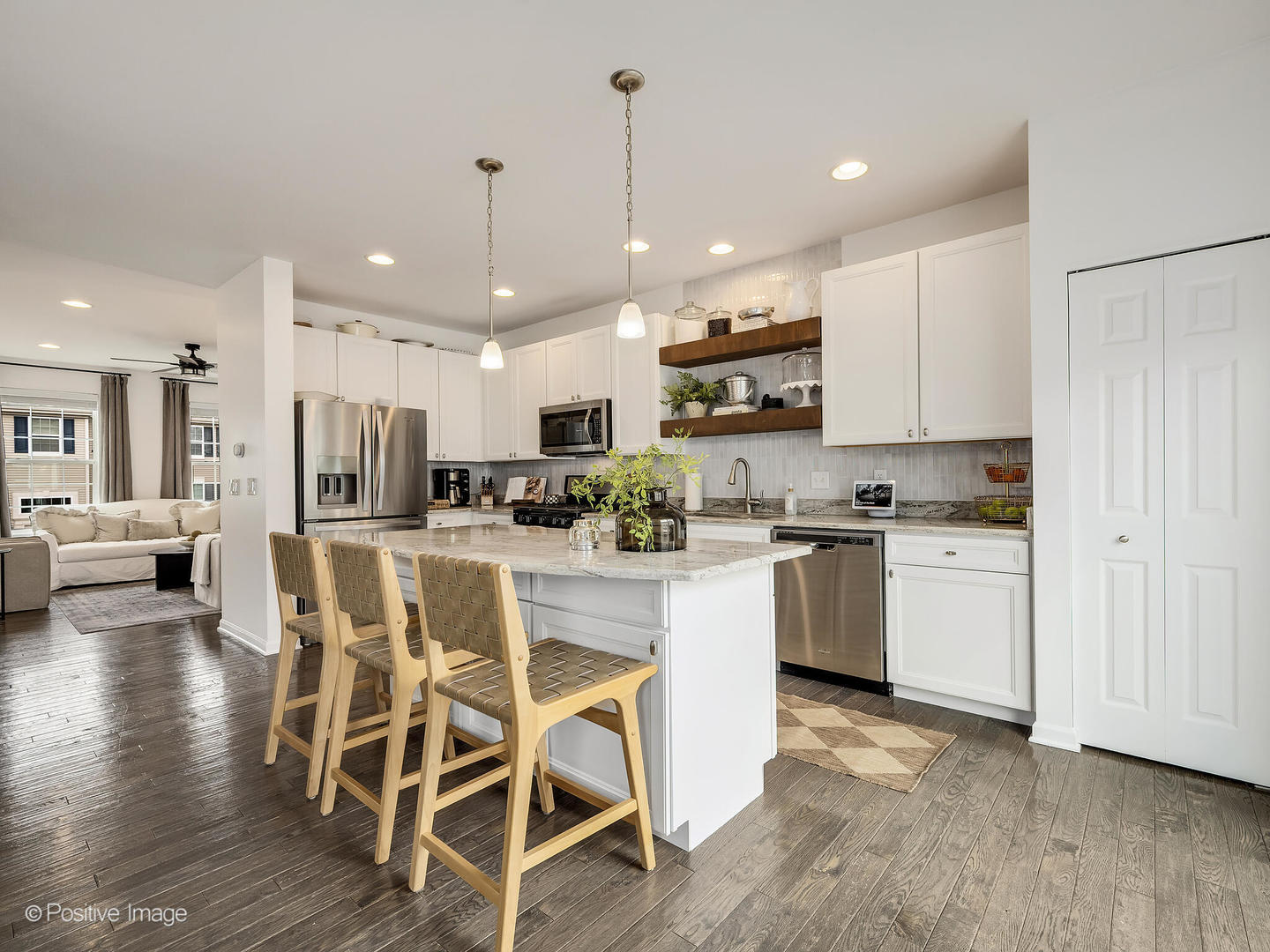 1589 Deer Pointe Drive, South Elgin, IL 60177