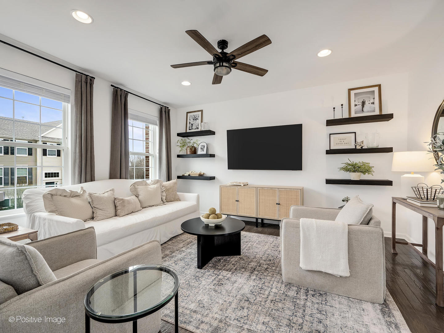 1589 Deer Pointe Drive, South Elgin, IL 60177