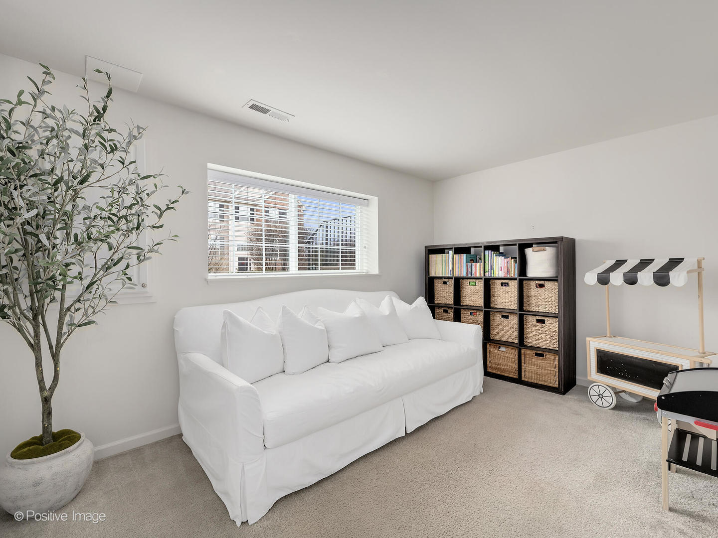 1589 Deer Pointe Drive, South Elgin, IL 60177