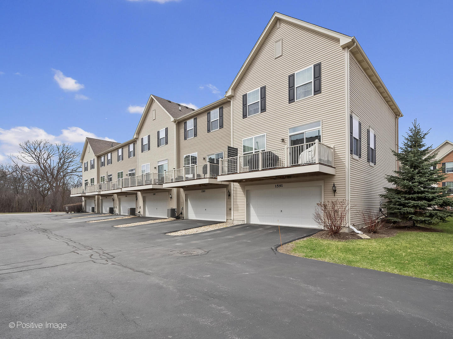 1589 Deer Pointe Drive, South Elgin, IL 60177