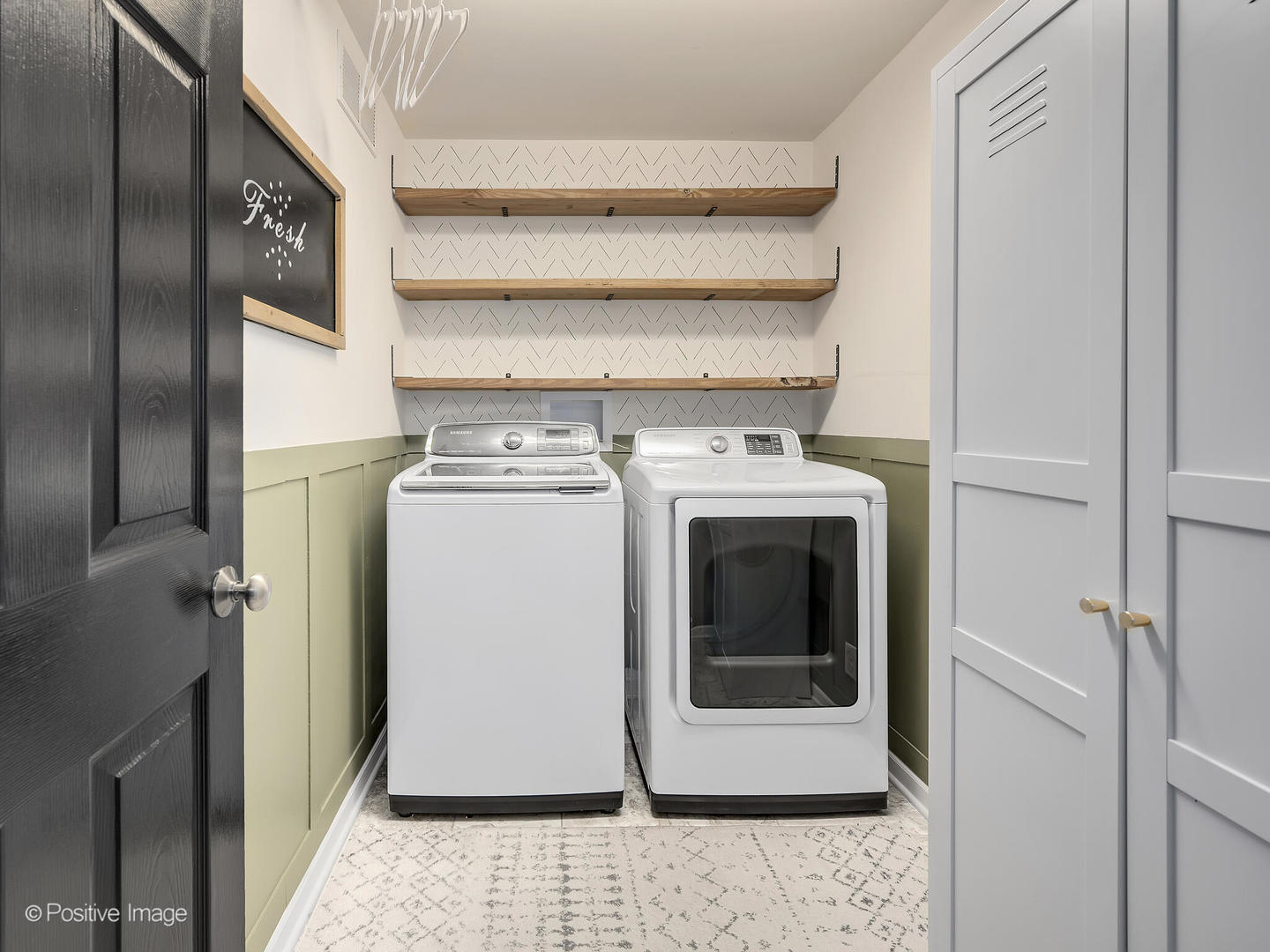 1589 Deer Pointe Drive, South Elgin, IL 60177