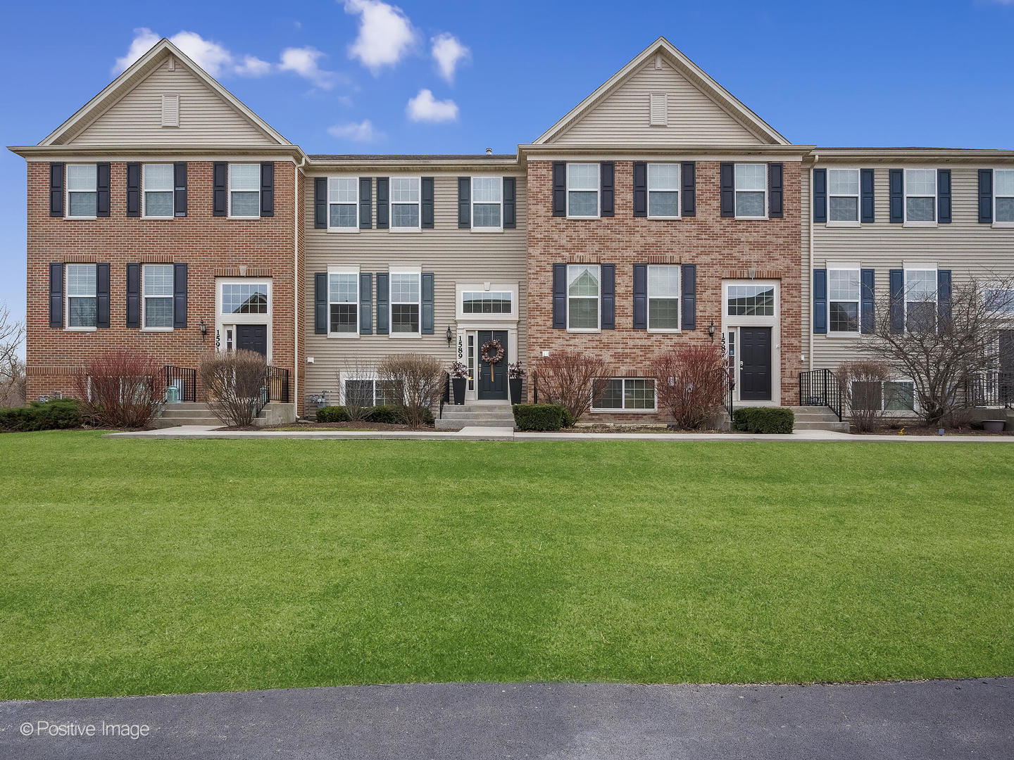 1589 Deer Pointe Drive, South Elgin, IL 60177