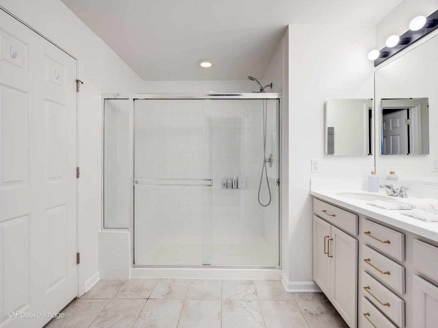 1589 Deer Pointe Drive, South Elgin, IL 60177