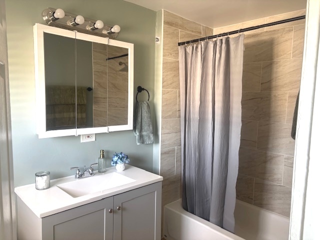 2241 Wallace Avenue, North Chicago, IL 60064