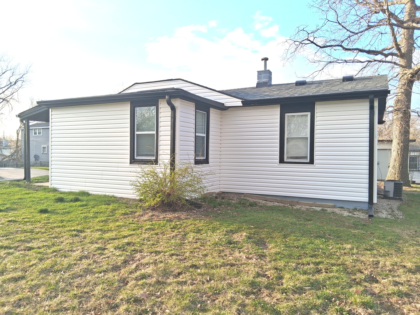 2241 Wallace Avenue, North Chicago, IL 60064