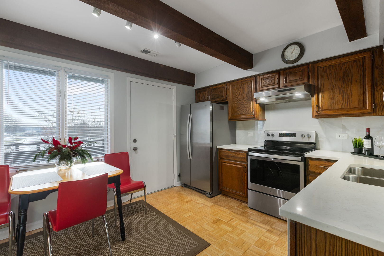 6600 W Wood River Drive #201, Niles, IL 60714