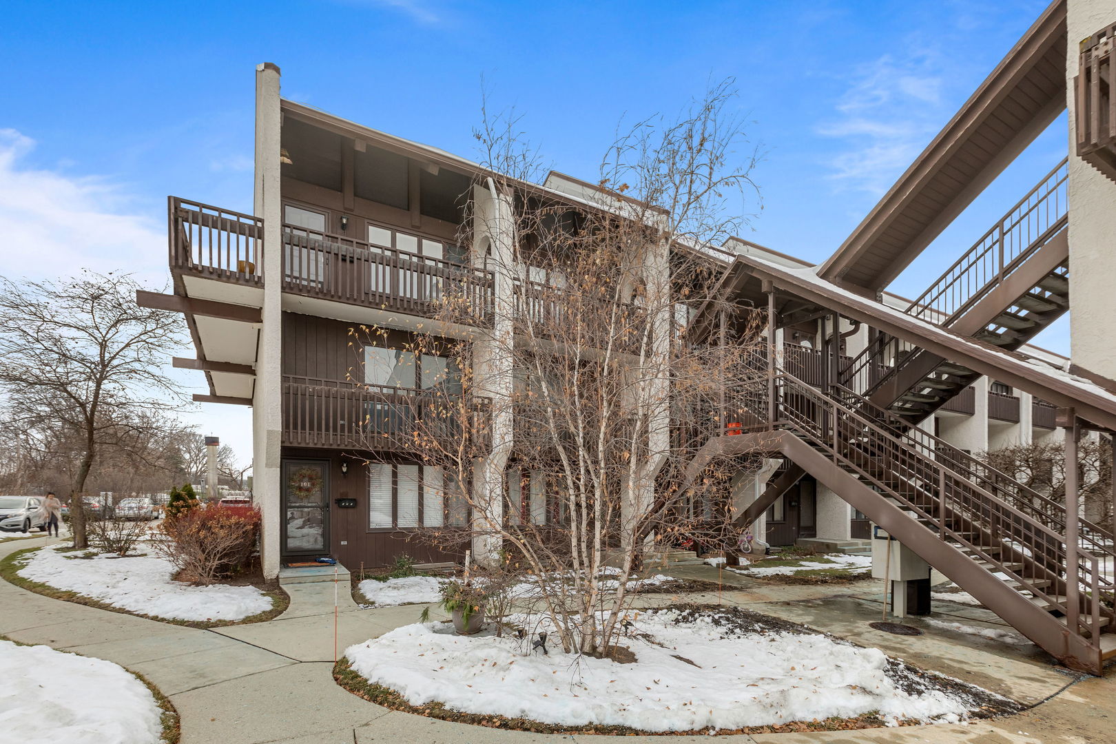 6600 W Wood River Drive #201, Niles, IL 60714