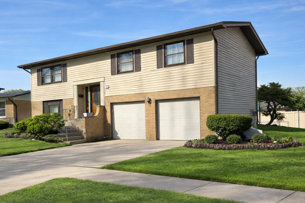 807 W Manor Court, Glenwood, IL 60425