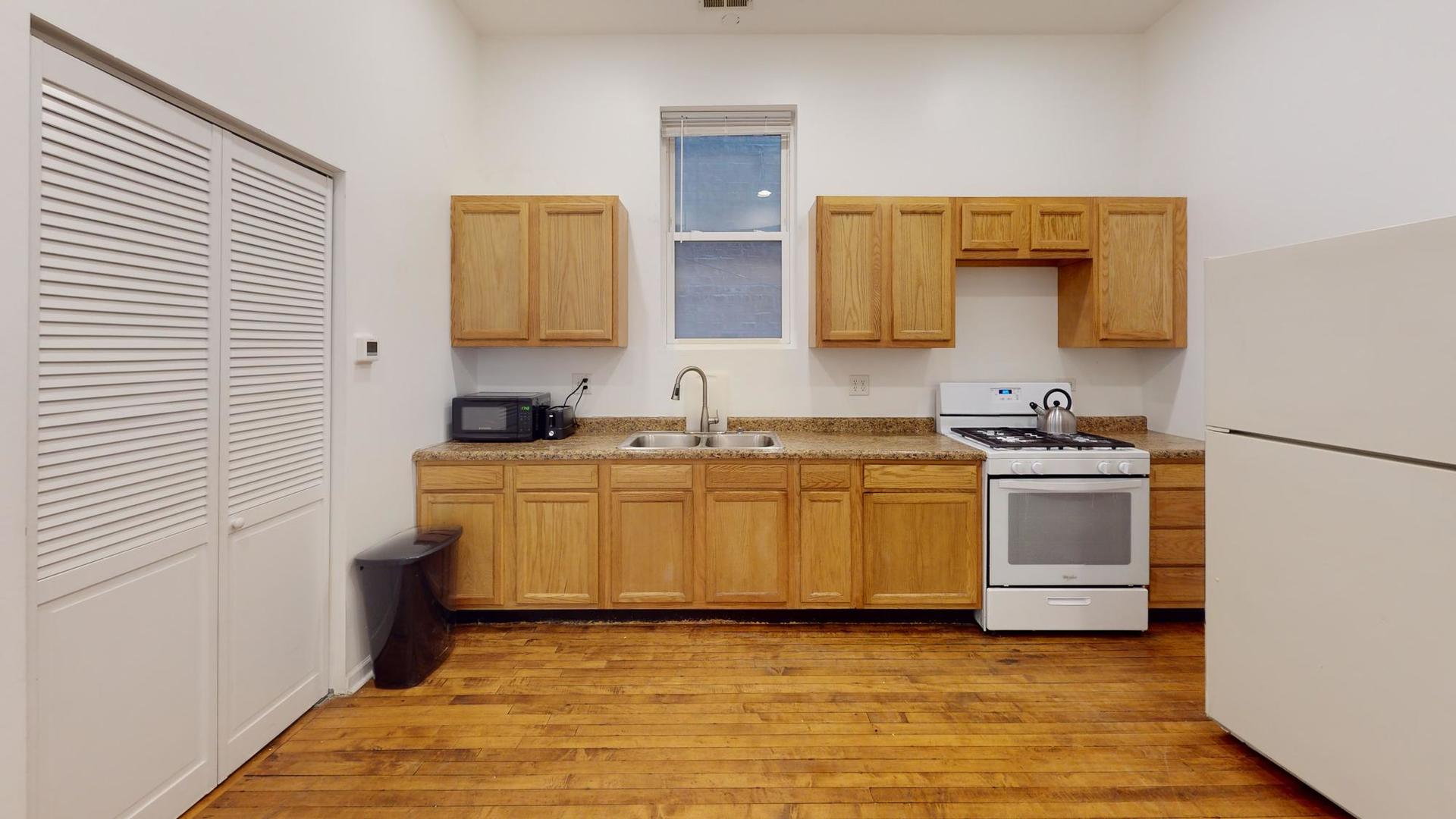 1945 W Cermak Road #1, Chicago, IL 60608