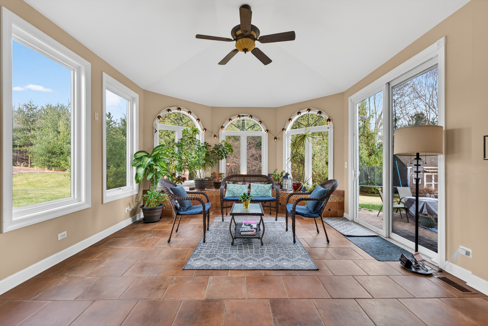 1823 Kings Gate Lane, Crystal Lake, IL 60014