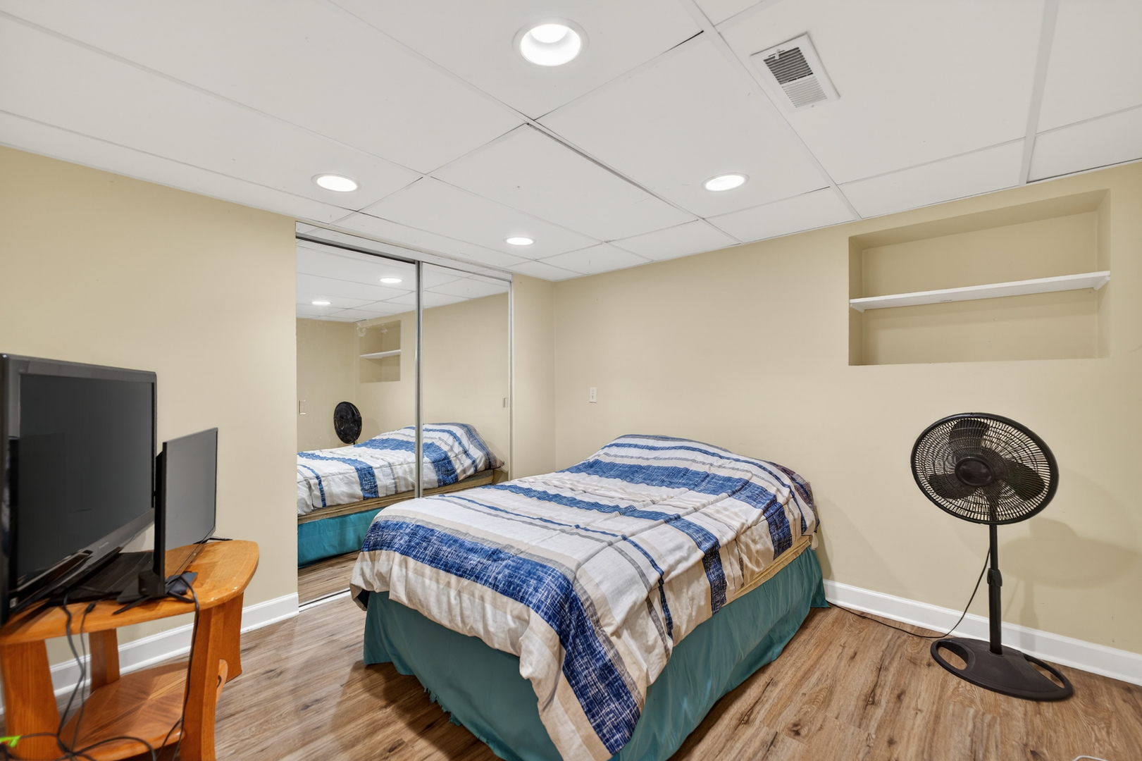 1823 Kings Gate Lane, Crystal Lake, IL 60014