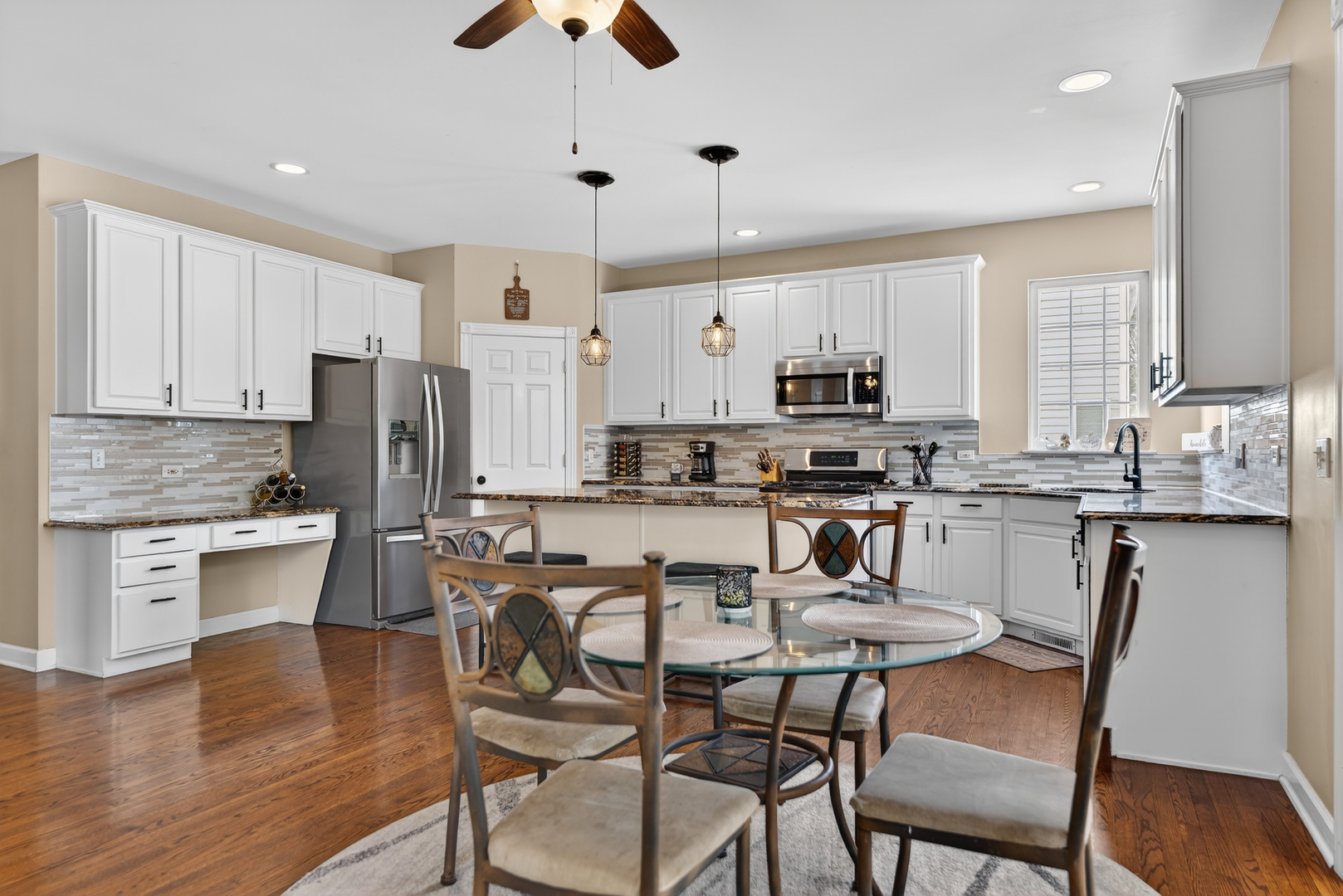 1823 Kings Gate Lane, Crystal Lake, IL 60014