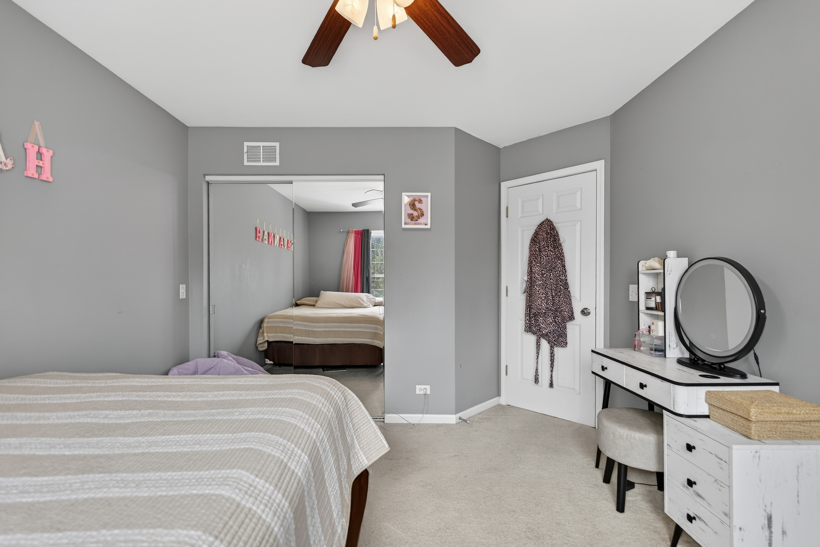 1823 Kings Gate Lane, Crystal Lake, IL 60014