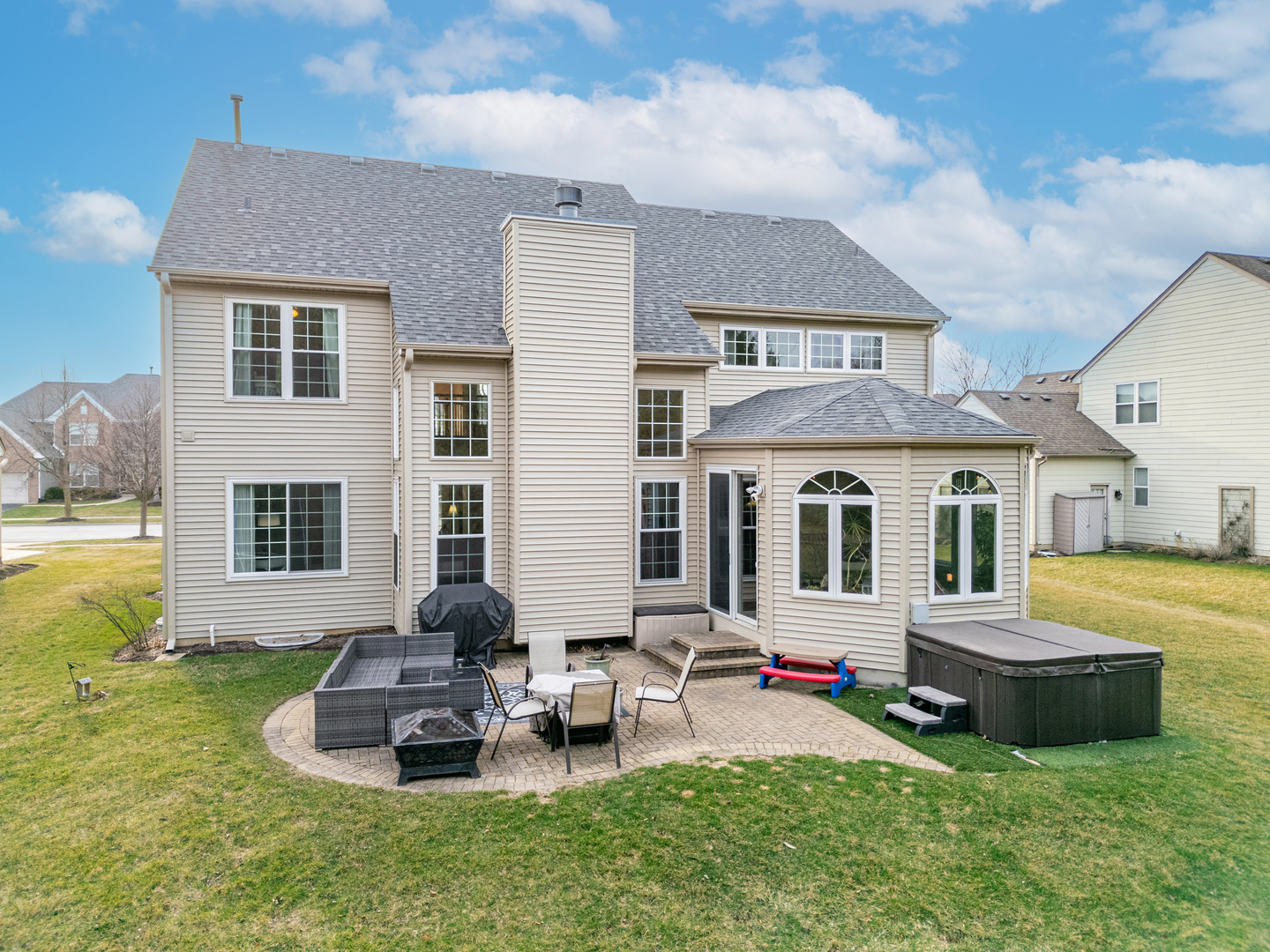 1823 Kings Gate Lane, Crystal Lake, IL 60014