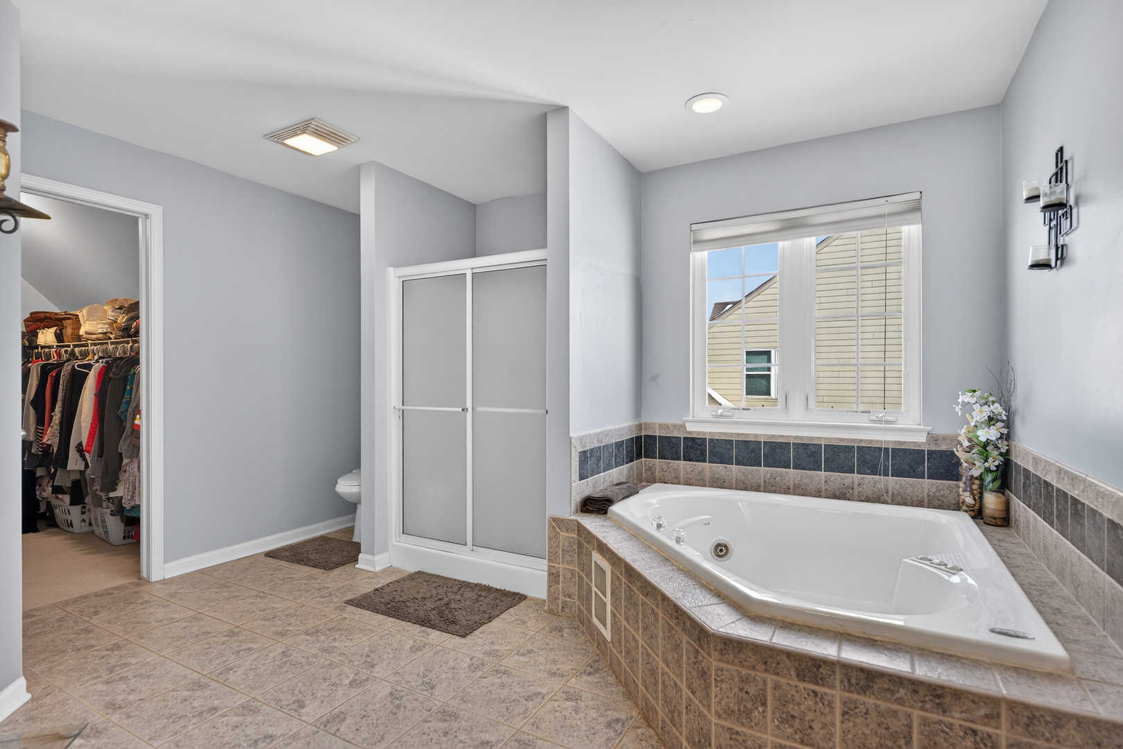 1823 Kings Gate Lane, Crystal Lake, IL 60014