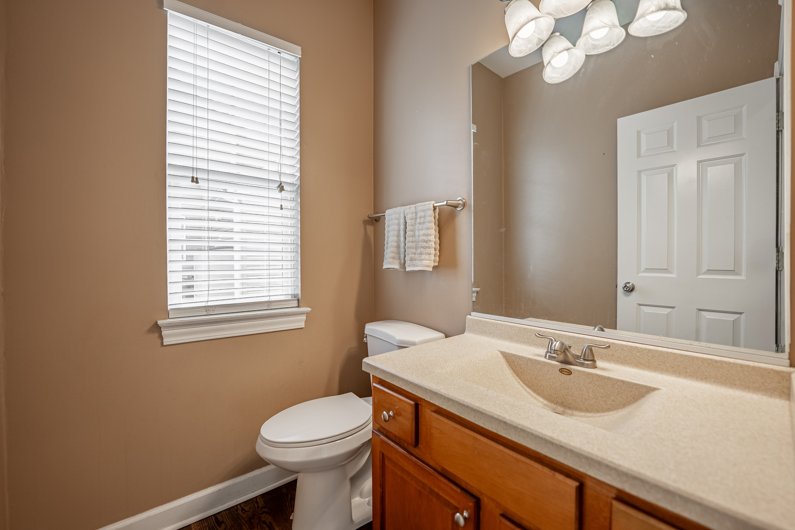 1823 Kings Gate Lane, Crystal Lake, IL 60014