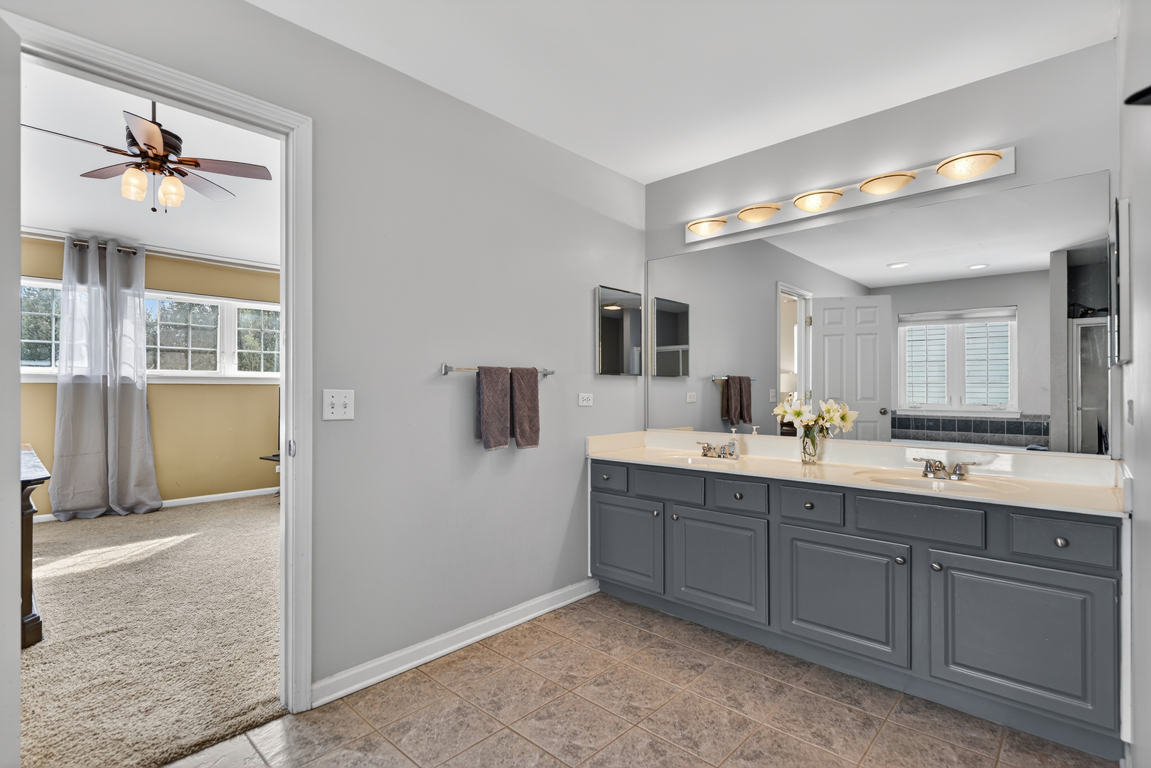 1823 Kings Gate Lane, Crystal Lake, IL 60014