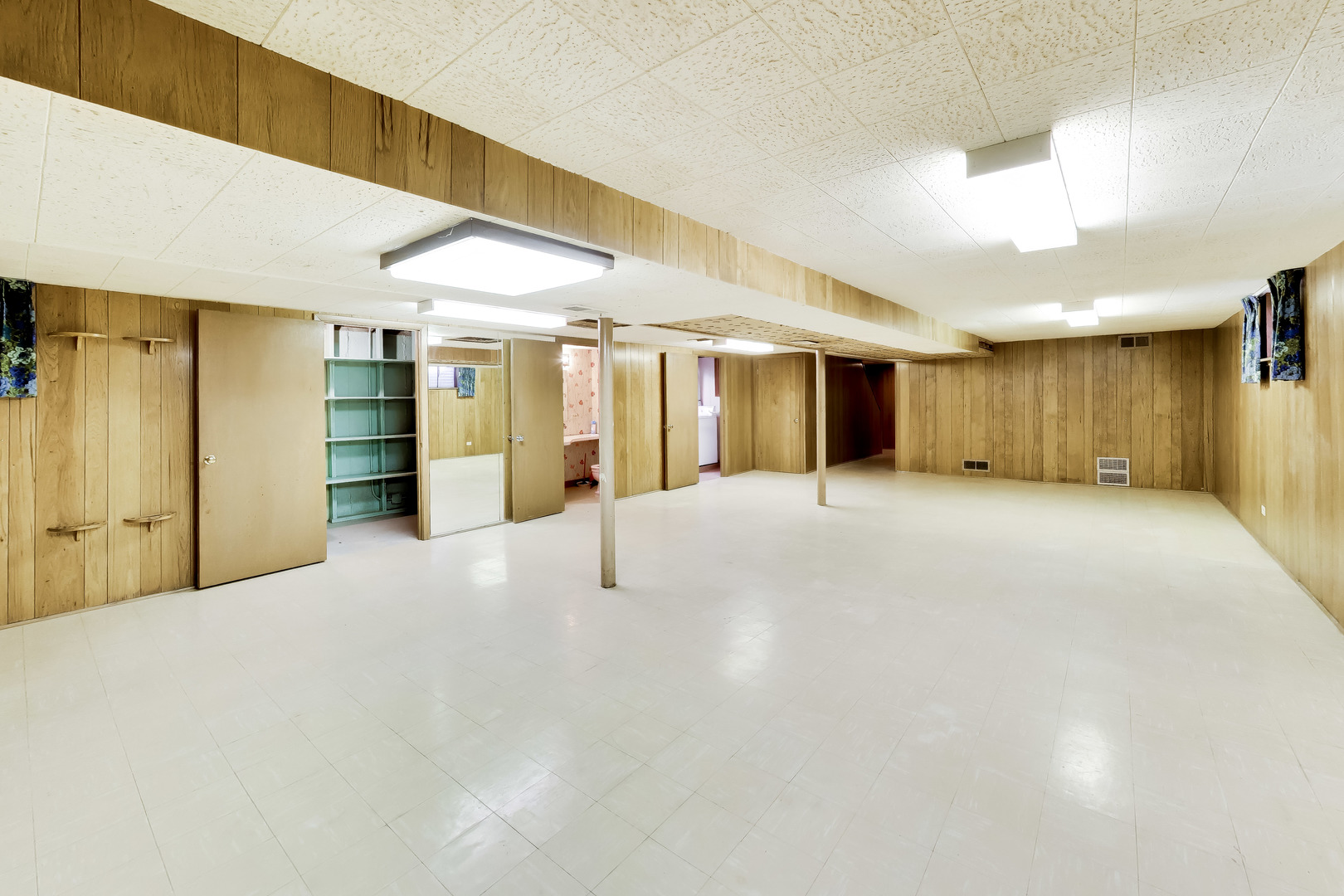 820 N Delphia Avenue, Park Ridge, IL 60068