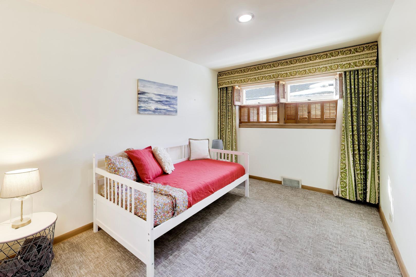 820 N Delphia Avenue, Park Ridge, IL 60068