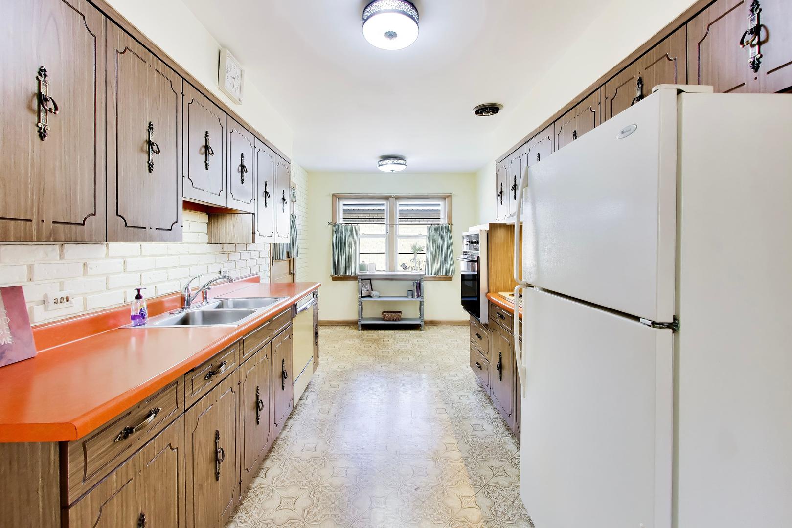 820 N Delphia Avenue, Park Ridge, IL 60068