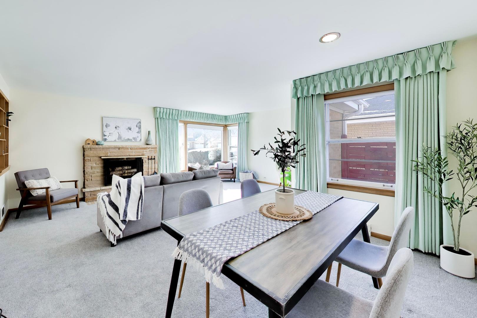 820 N Delphia Avenue, Park Ridge, IL 60068