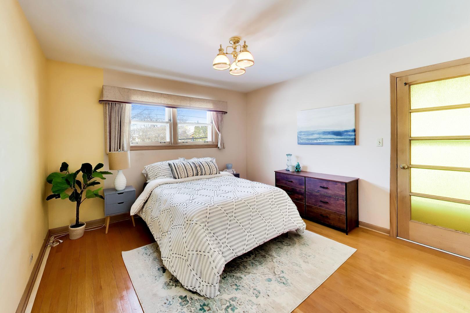 820 N Delphia Avenue, Park Ridge, IL 60068