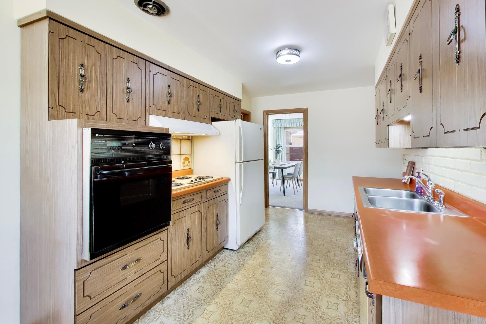 820 N Delphia Avenue, Park Ridge, IL 60068