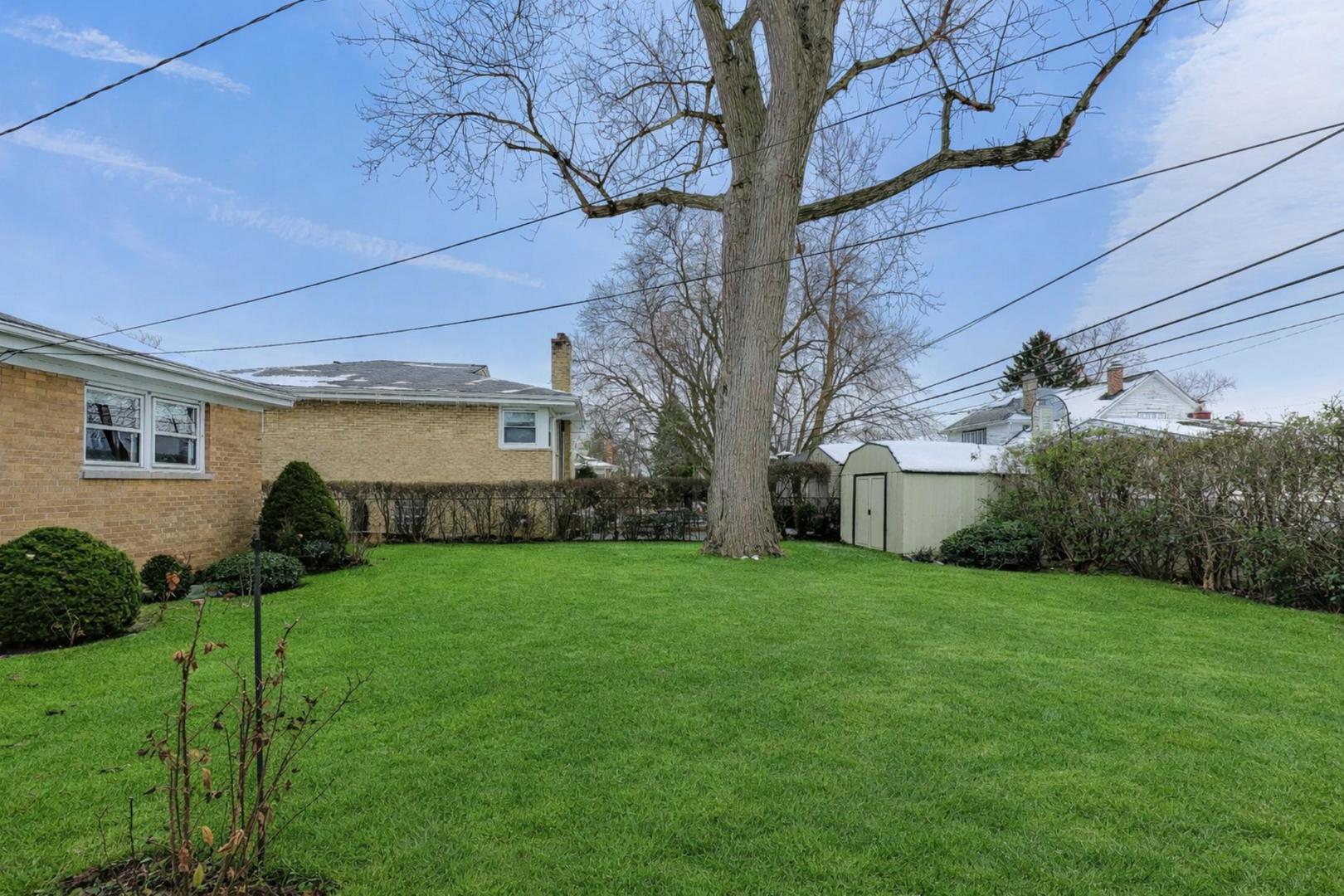 820 N Delphia Avenue, Park Ridge, IL 60068