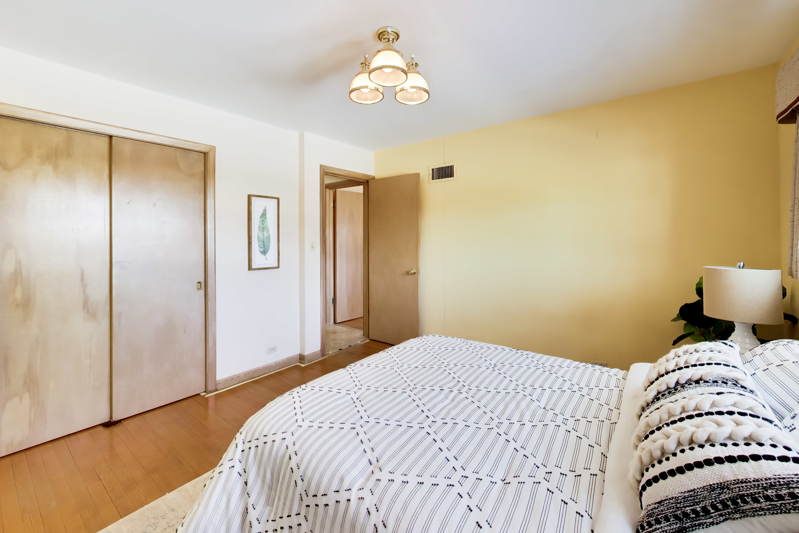 820 N Delphia Avenue, Park Ridge, IL 60068