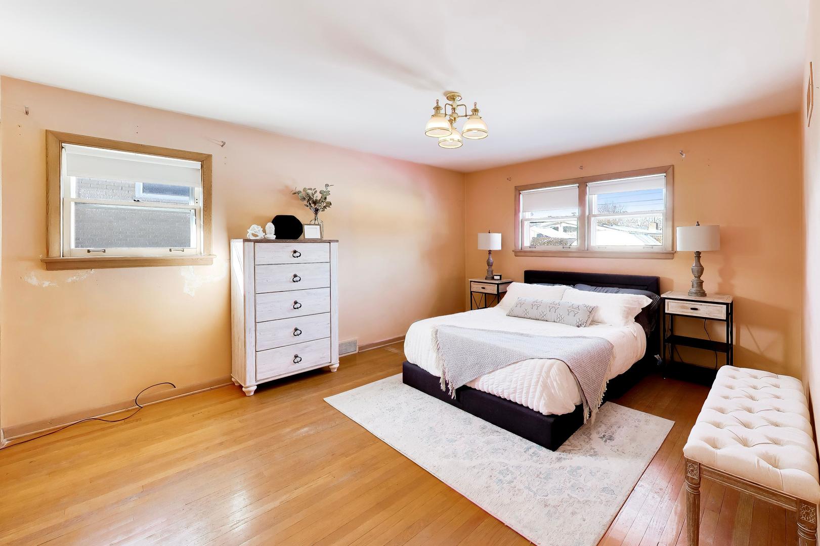 820 N Delphia Avenue, Park Ridge, IL 60068