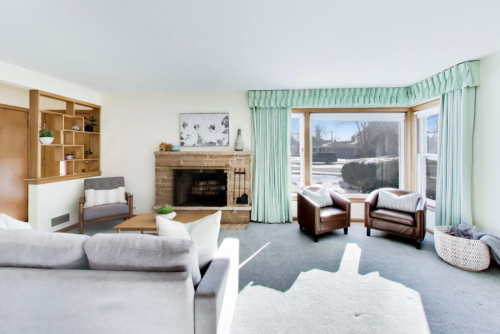 820 N Delphia Avenue, Park Ridge, IL 60068