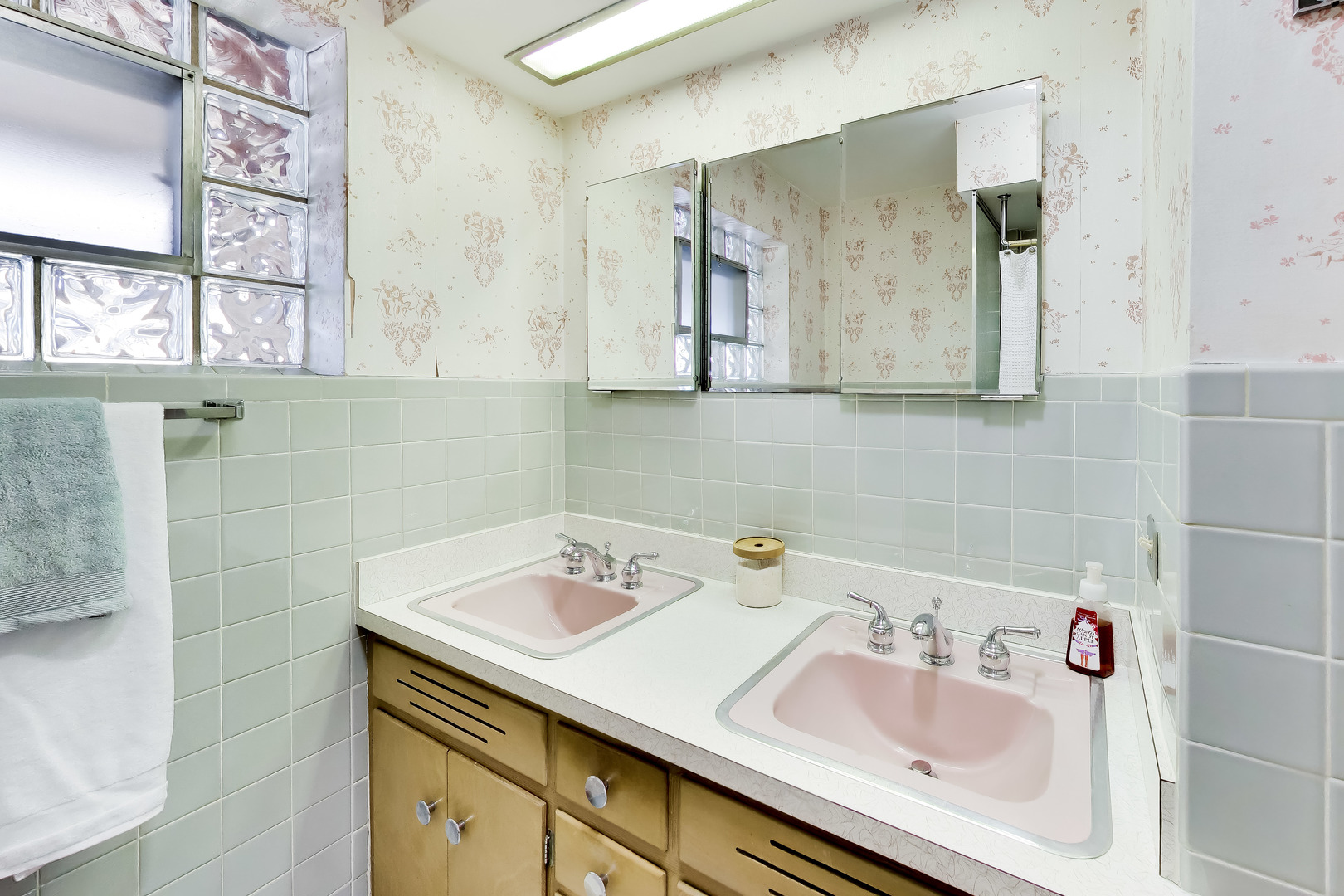 820 N Delphia Avenue, Park Ridge, IL 60068