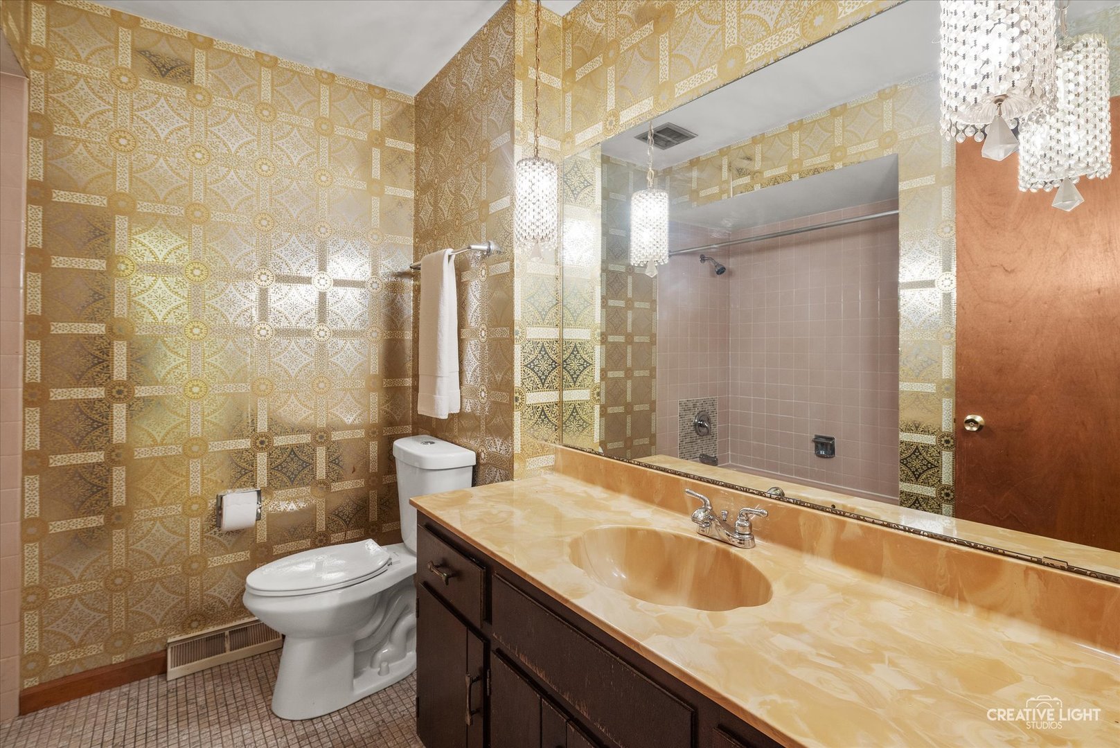 825 Columbia Lane, Darien, IL 60561