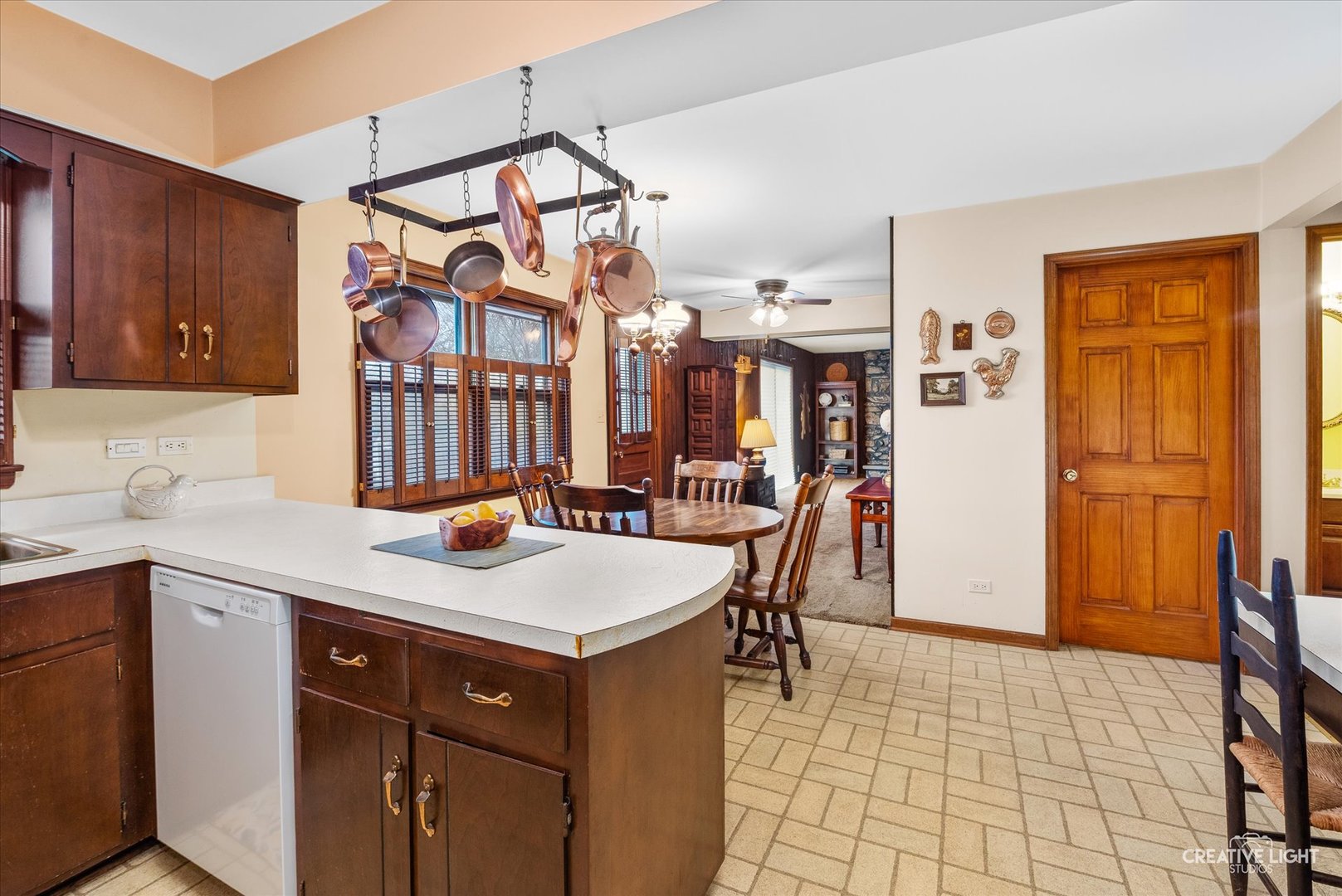 825 Columbia Lane, Darien, IL 60561