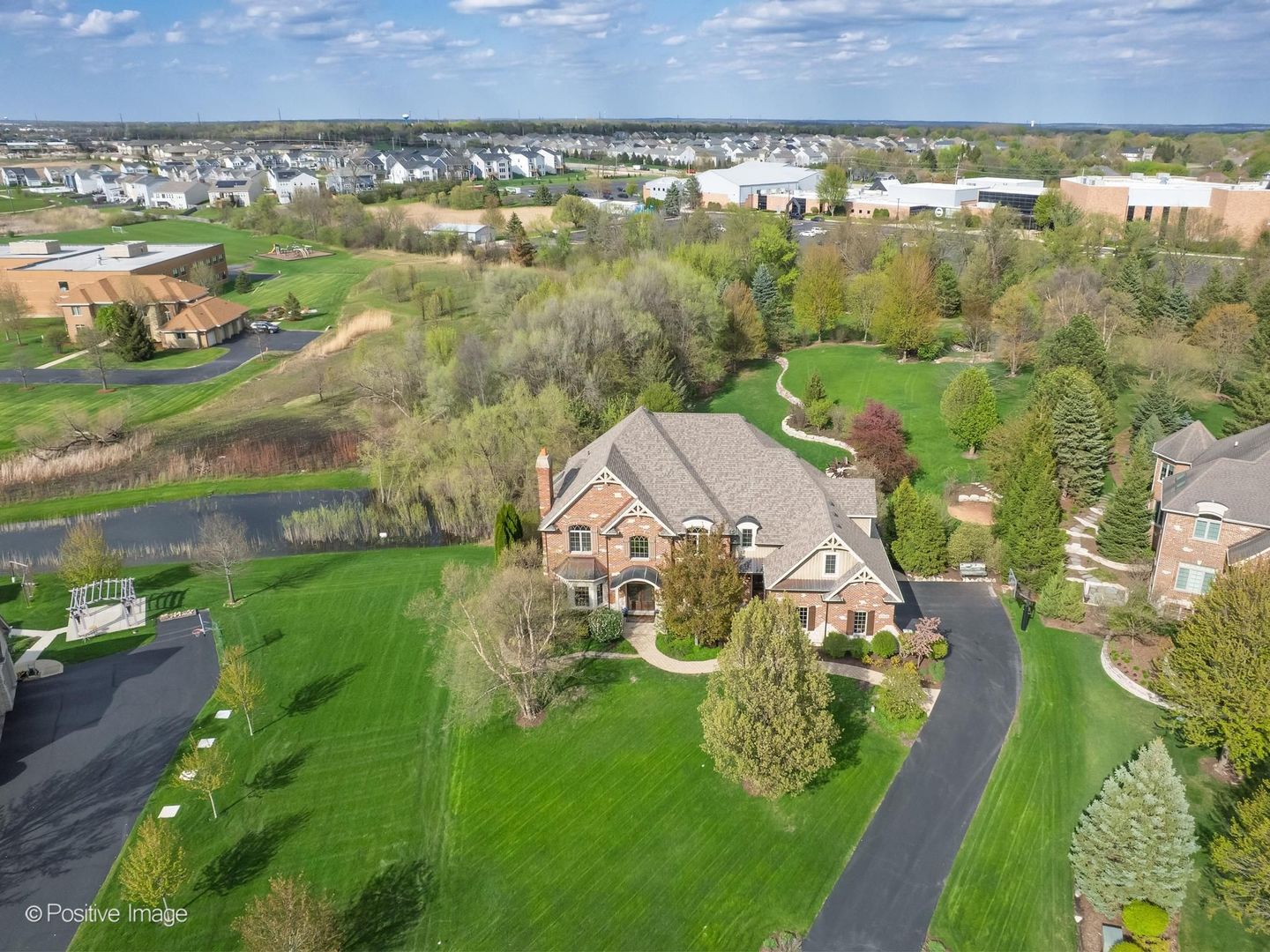 37W220 MISSION HILLS Drive, St. Charles, IL 60175